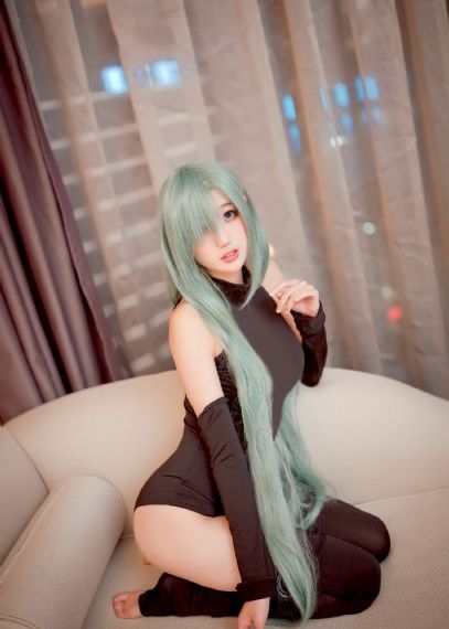 黑衣人